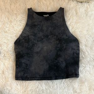 small old navy active crop hardly worn